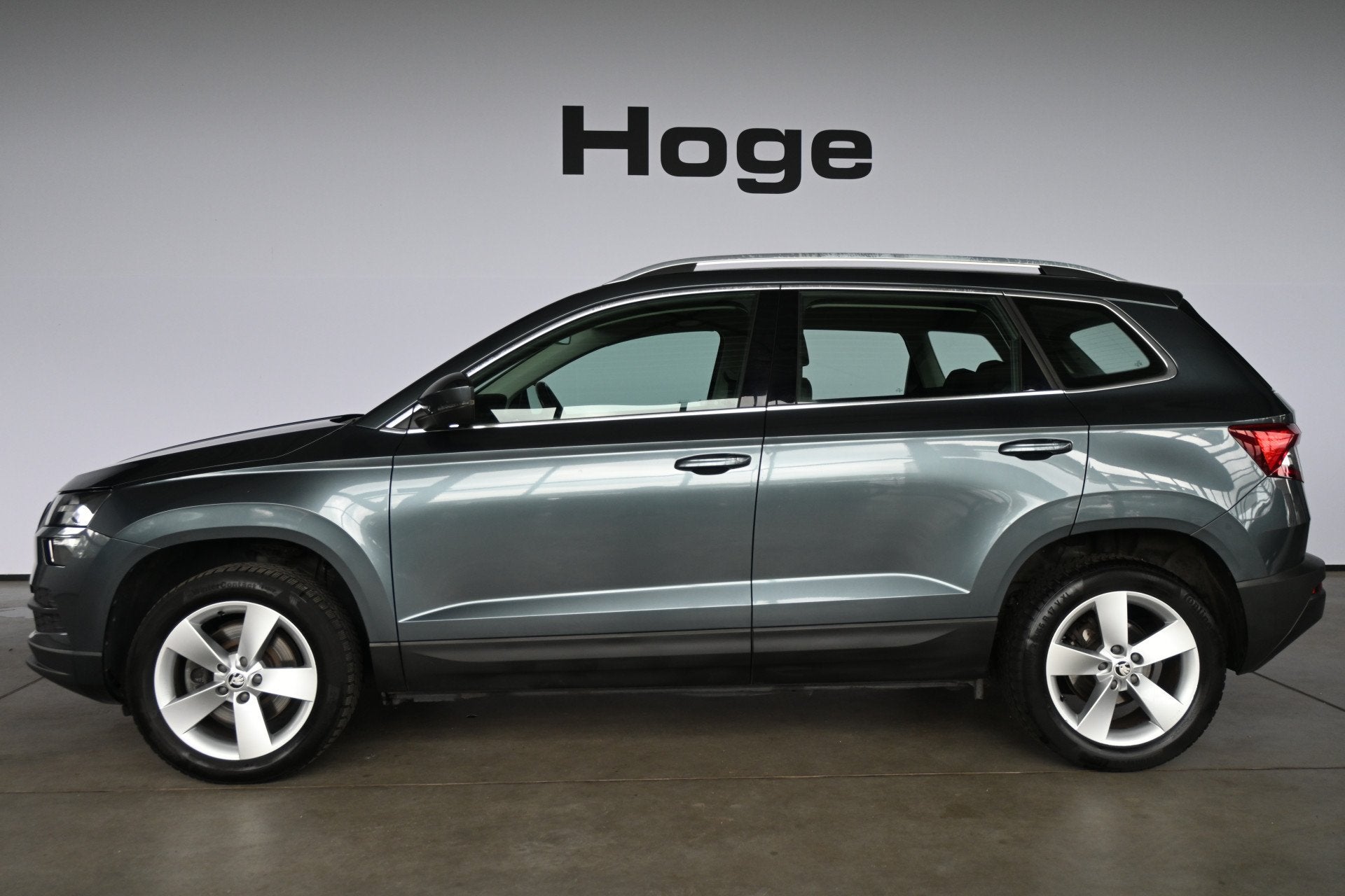 Skoda Karoq 1.0 TSI Ambition Business Automaat Cruise Clima, Auto's, Stof, Gebruikt, Met garantie (alle), 1261 kg