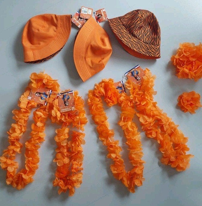 NIEUW Voetbal WK Slinger Hoedje ORANJE Kampioen Nederland, Ophalen of Verzenden, Nieuw, Oranje of Koningsdag