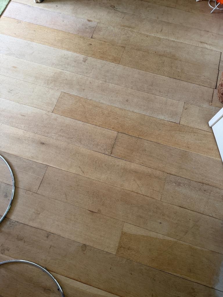 Gezocht: Schuren van houten vloeren 20 sq m, Houten vloeren