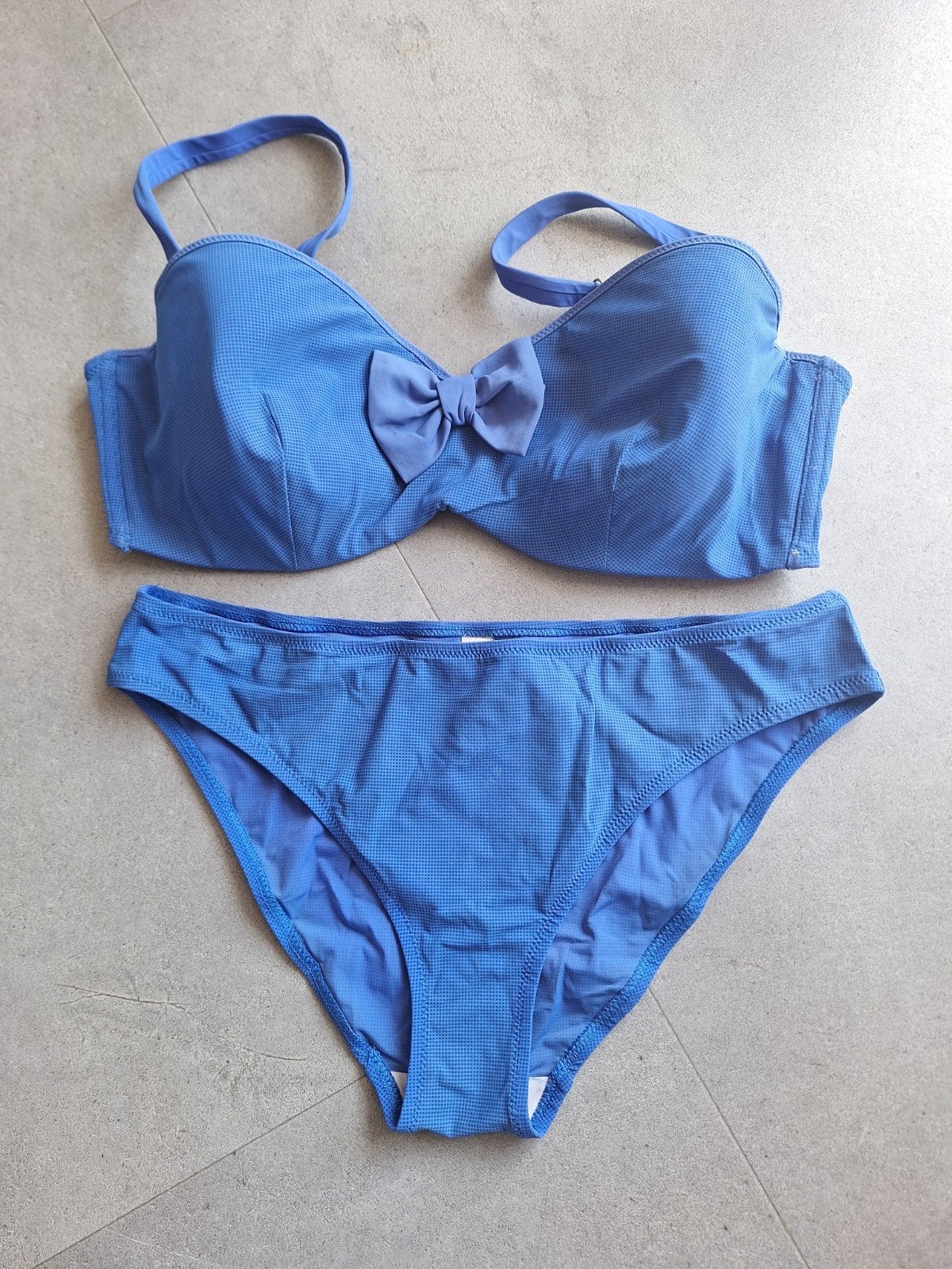 Mooie blauwe bikini van Antigel F80 42, Blauw, Ophalen of Verzenden, Bikini, Gedragen