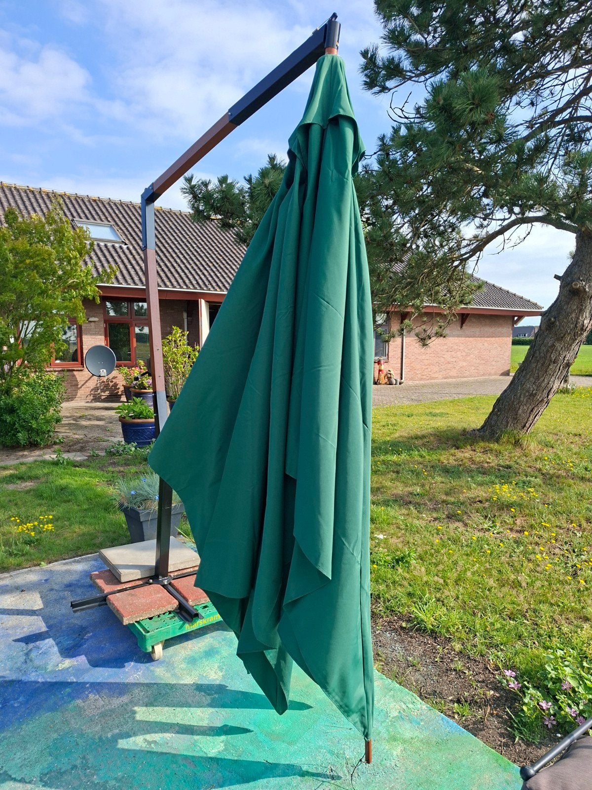 Groene zweefparasol met stevige voet, Ophalen, Gebruikt, Zweefparasol