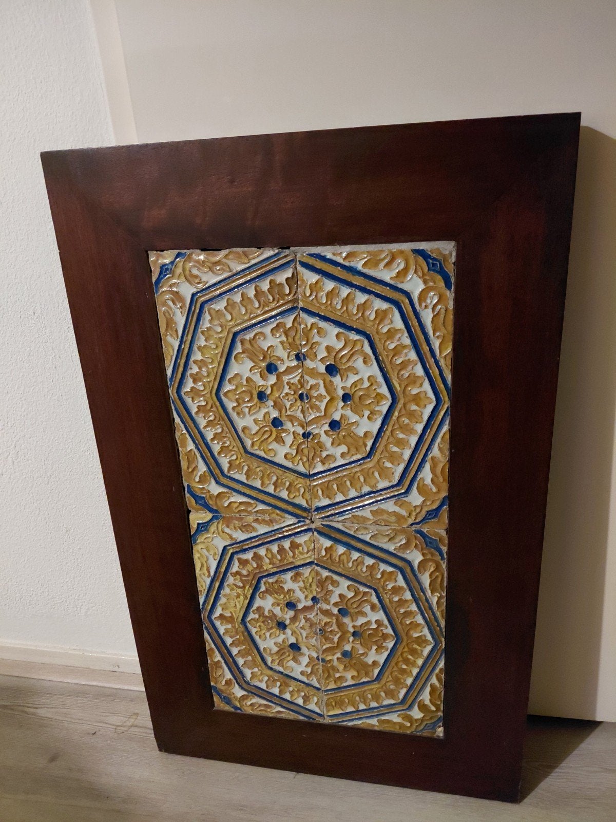 antieke tegels in houtenkader 46x74 cm, Ophalen