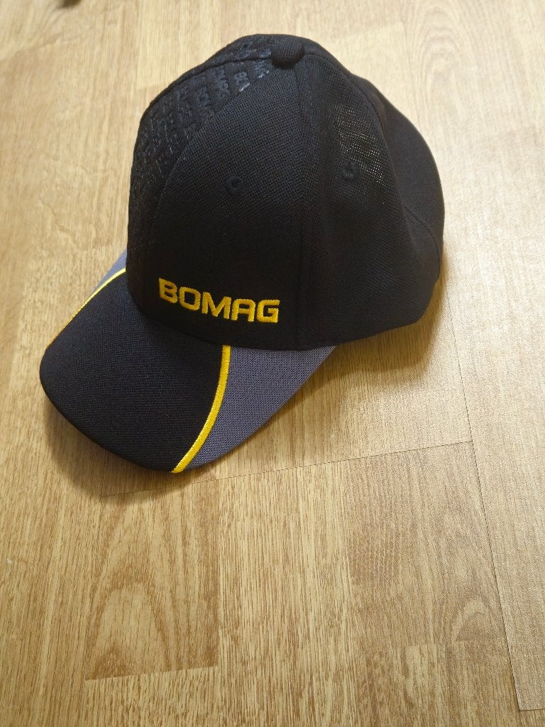 Nieuwe Bomag pet - Zwart met geel accent, Bomag, Nieuw, Pet, One size fits all