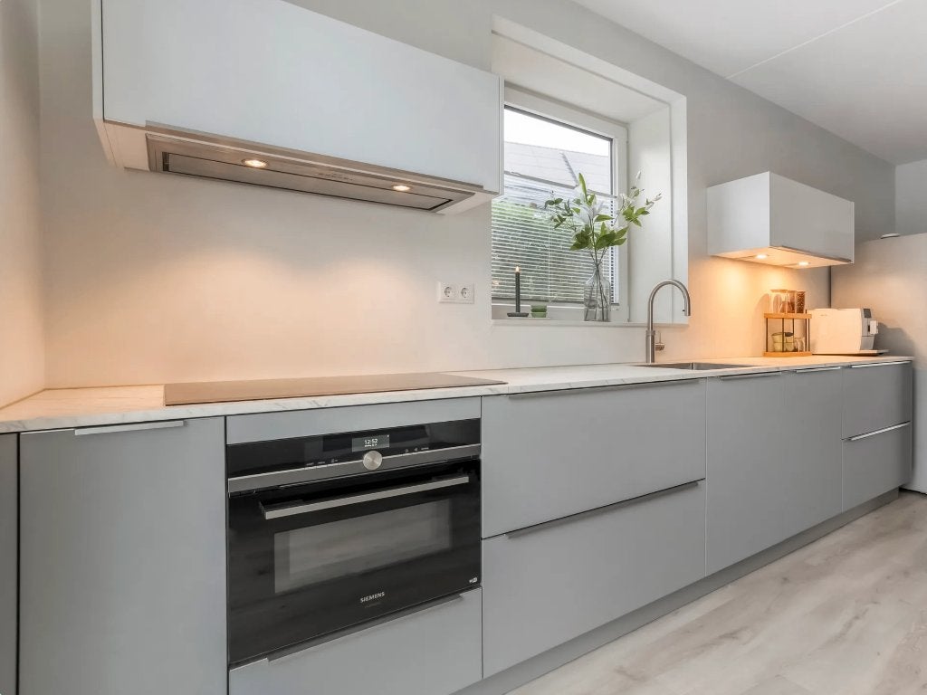 Häcker keuken - 5,5 jaar jong, Huis en Inrichting, Ophalen, Enkelwandige keuken, Zo goed als nieuw, Composiet