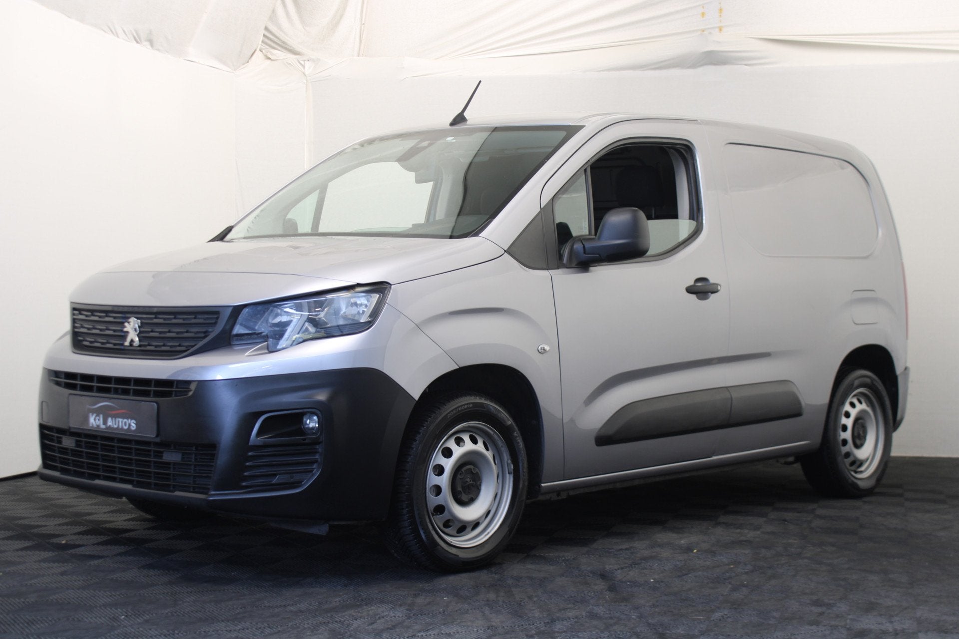 Peugeot Partner 1.2 Puretech S&S Asphalt (bj 2021), Auto's, Stof, Gebruikt, Bedrijf, 690 kg