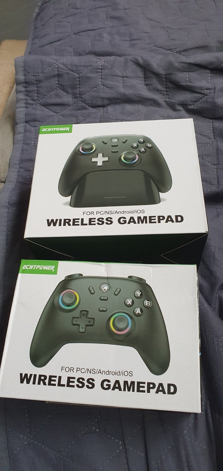 2 controllers , 1 met dock en 1 los (nieuw)(ongebruikt), Nieuw, Ophalen of Verzenden, Controller, Draadloos