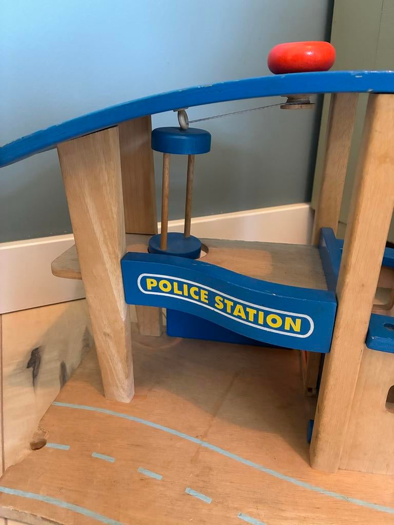 Houten politie station Brio treinbaan, Kinderen en Baby's, Speelgoed | Houten speelgoed, Ophalen, Gebruikt, Overige typen