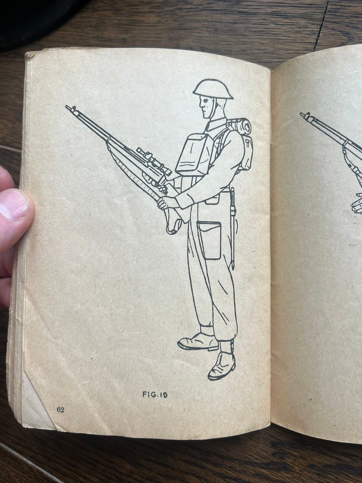 KL KNIL Voorschrift Lee Enfield 1945 geweer techniek sniper, Verzenden, Nederland, Embleem of Badge