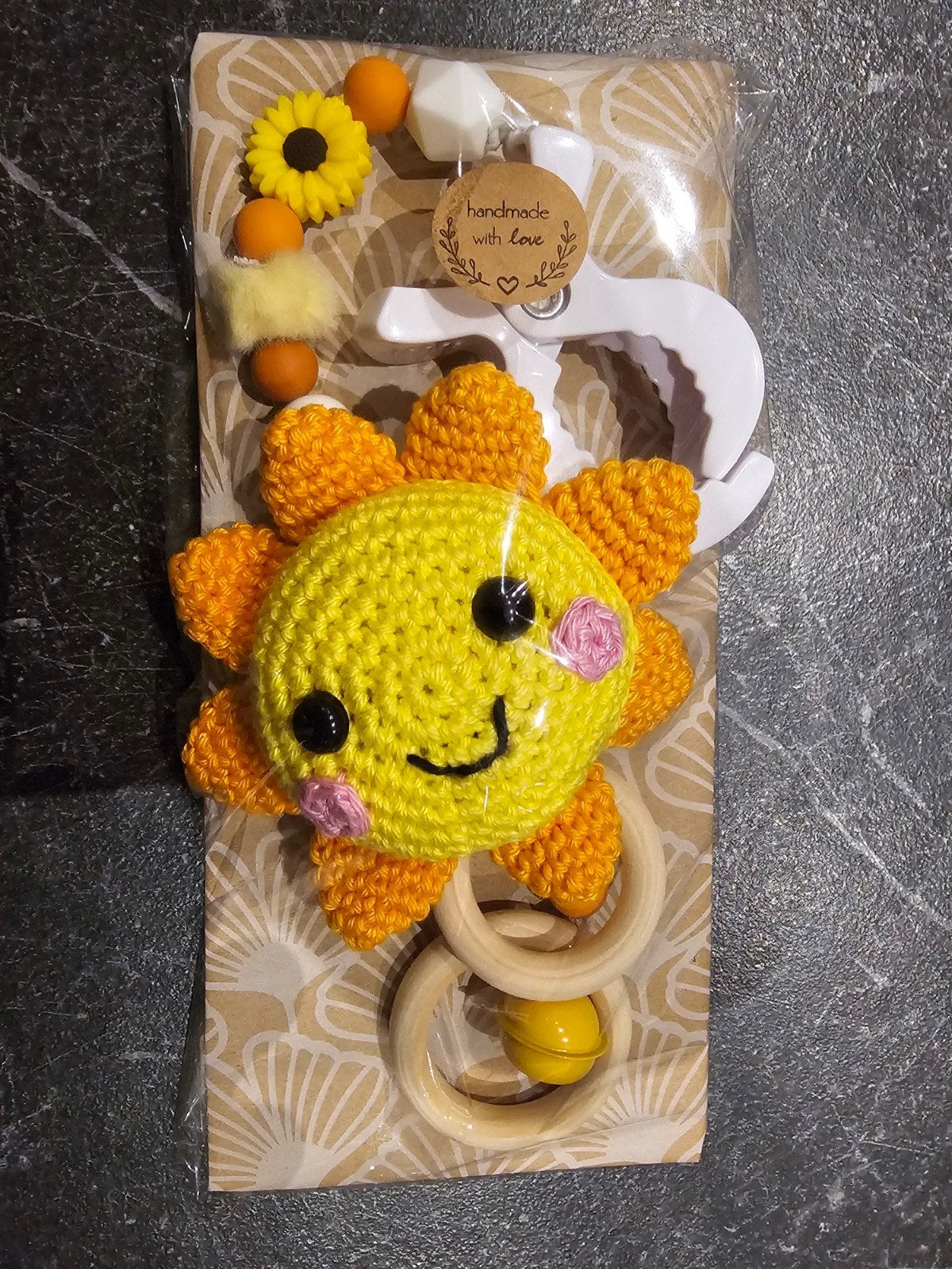 Maxi-Cosi hanger zonnetje gehaakt - Handgemaakt, Kinderen en Baby's, Speelgoed | Babyspeelgoed, Ophalen of Verzenden, Nieuw, Rammelaar