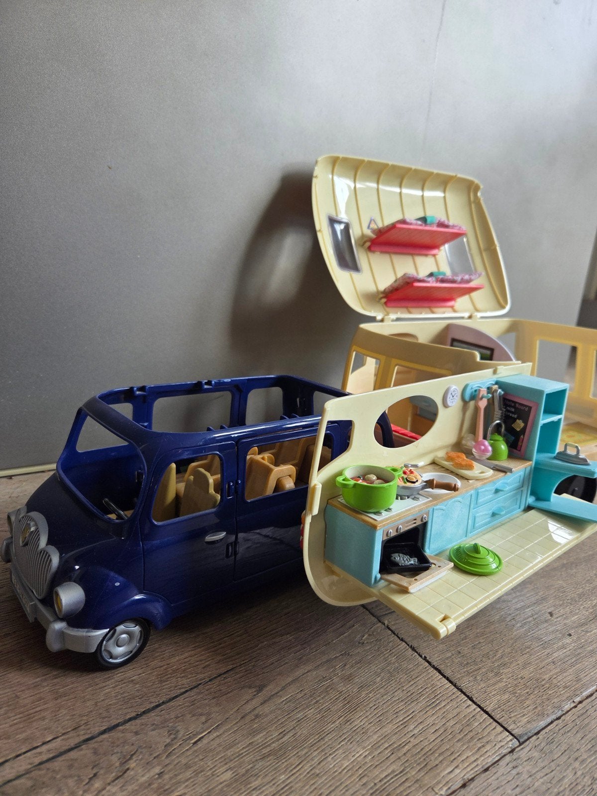 Sylvanian Families Caravan +  7-zits Familiewagen, Ophalen of Verzenden, Gebruikt, Poppenhuis