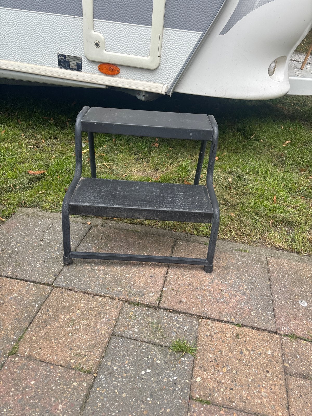 Stevig caravan trappetje - 2 treden, Ophalen, Gebruikt
