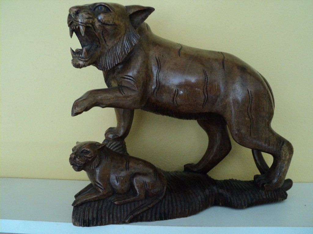 Prachtig Bali houtsnijwerk,  LEEUW met WELPJE,   50 euro!, Houtsnijwerk, Ophalen of Verzenden, 20 - 50 cm, Hout