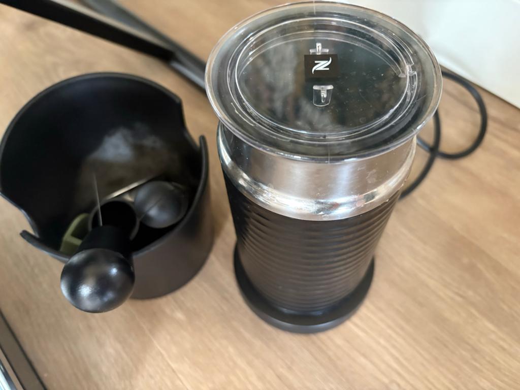 Espresso machine, Smeg koffiemolen en melkopschuimer, Espresso apparaat, Koffiebonen, Zo goed als nieuw, 1 kopje