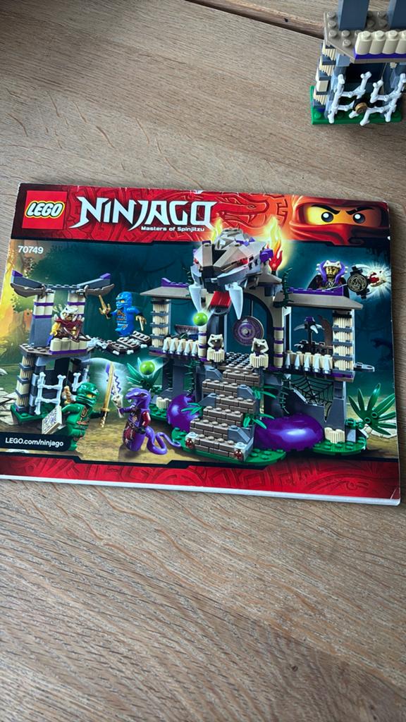 Lego Ninjago 70749: Vermillion Invader met minifiguren, Gebruikt, Lego, Ophalen of Verzenden, Compleet