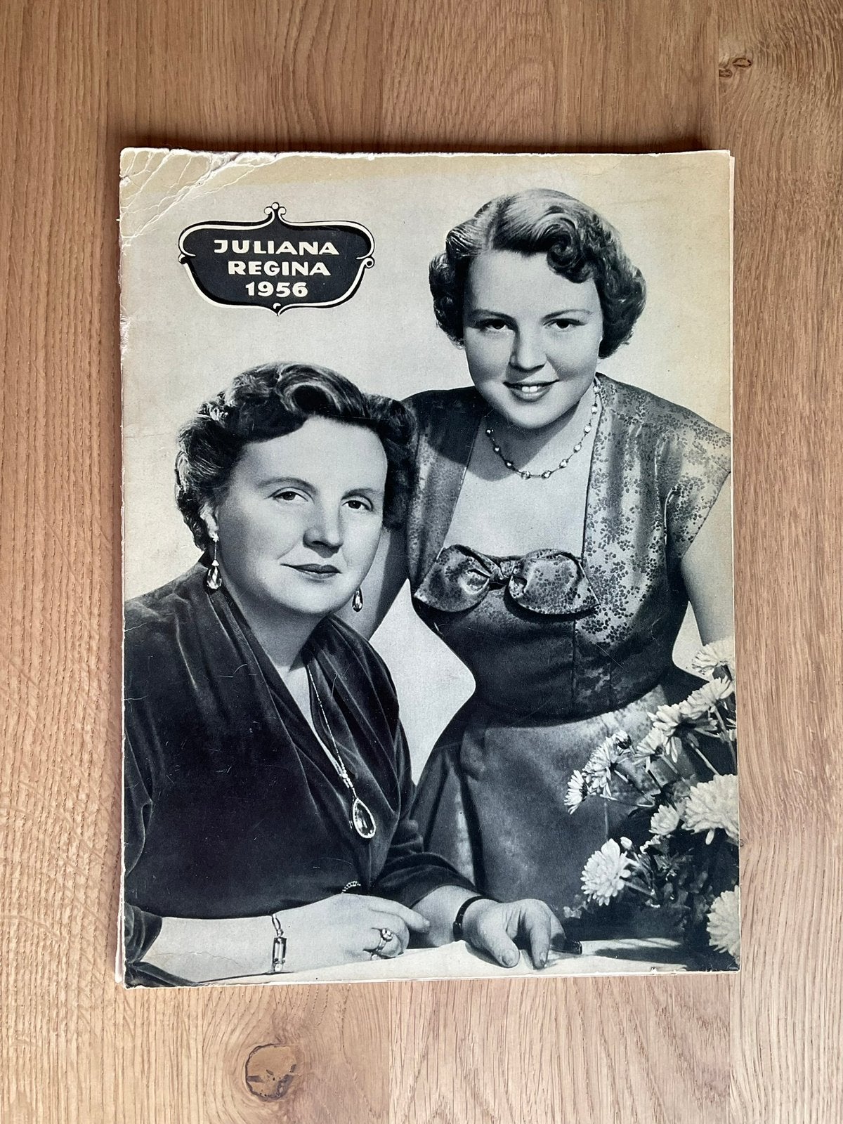 Boekje Juliana Regina 1956 Achtste deel, Ophalen of Verzenden, Gebruikt, Tijdschrift of Boek