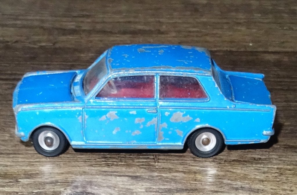 Dinky Toys Vauxhall Viva No. 136., Ophalen of Verzenden, Gebruikt, Auto, Dinky Toys