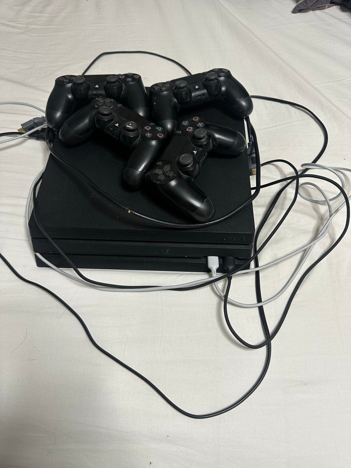 PS4 Pro 1TB Compleet met 4 controllers en 17 games, Ophalen, 1 TB, Pro, Met 3 controllers of meer