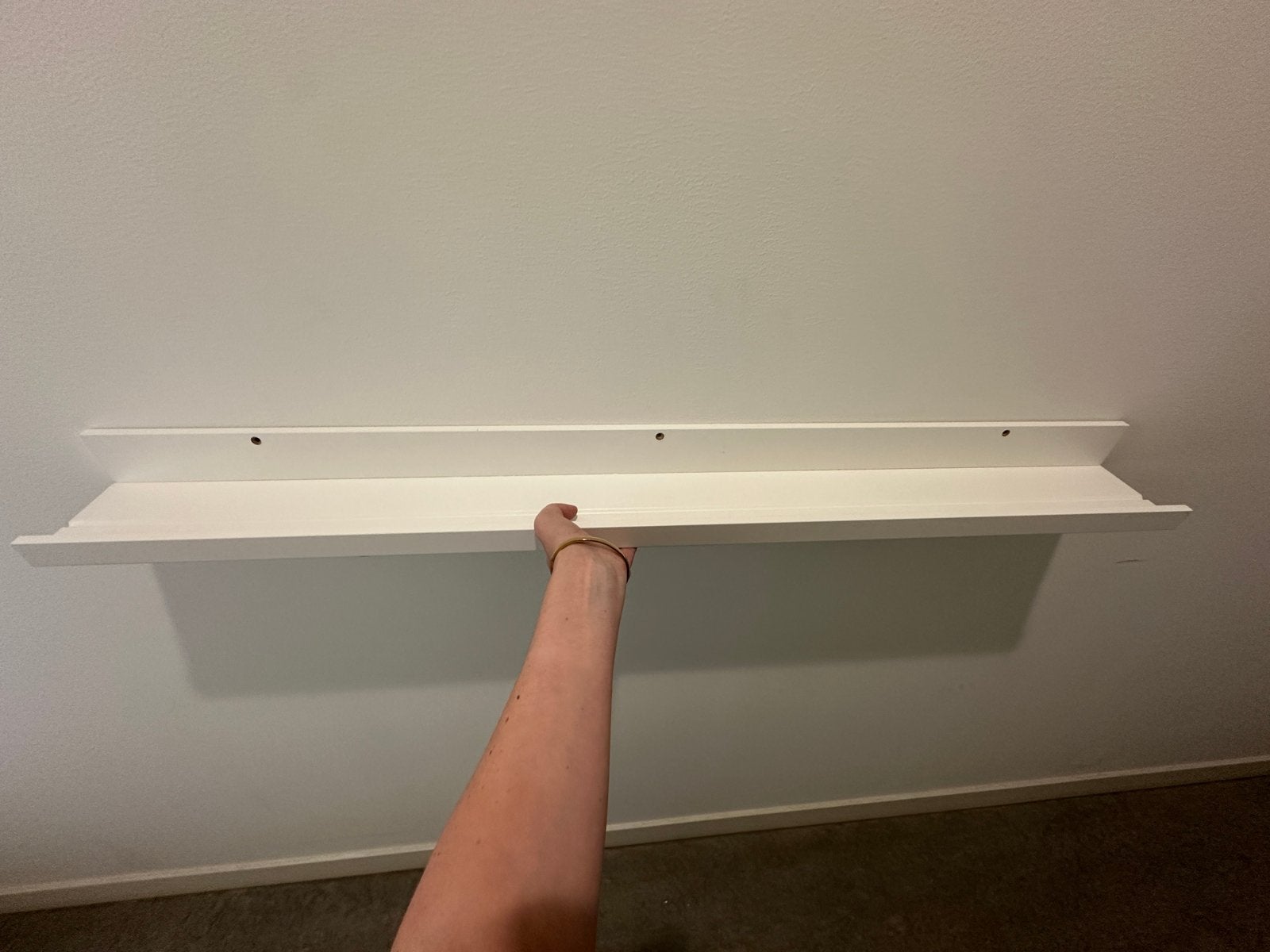 Witte wandplank Ikea voor schilderijen of fotolijsten, Huis en Inrichting, Woonaccessoires | Wandplanken en Boekenplanken, Ophalen
