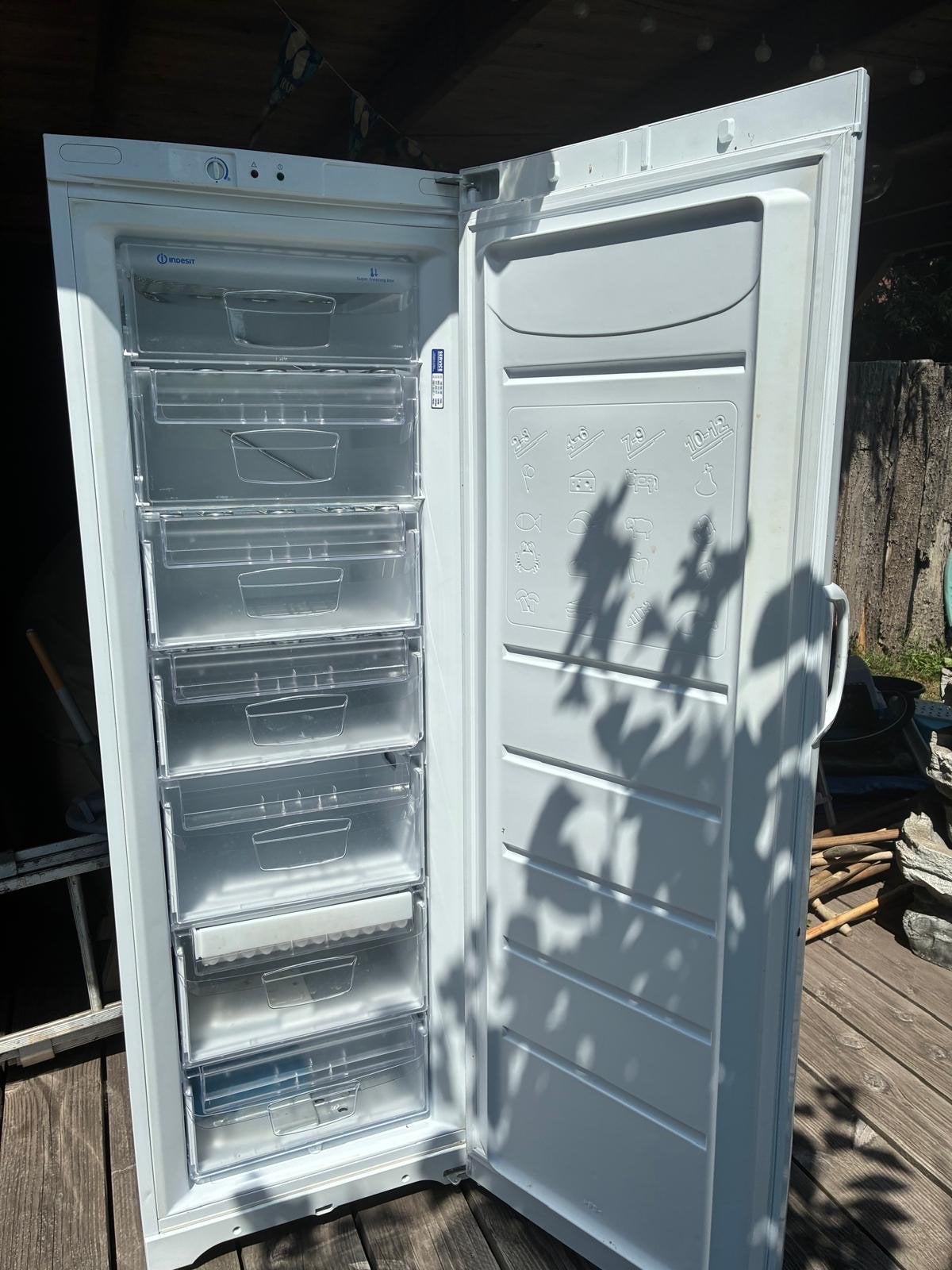 Indesit Vrieskast UAA 12.1 - 1.70m hoog, 7 lades, Witgoed en Apparatuur, Vriezers en Diepvrieskisten, Gebruikt, 160 cm of meer