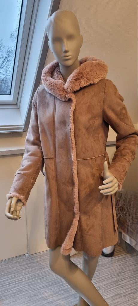 Marccain stijlvolle jas van imitatiebont. NIEUW, Overige kleuren, Nieuw, Ophalen of Verzenden, Maat 36 (S)