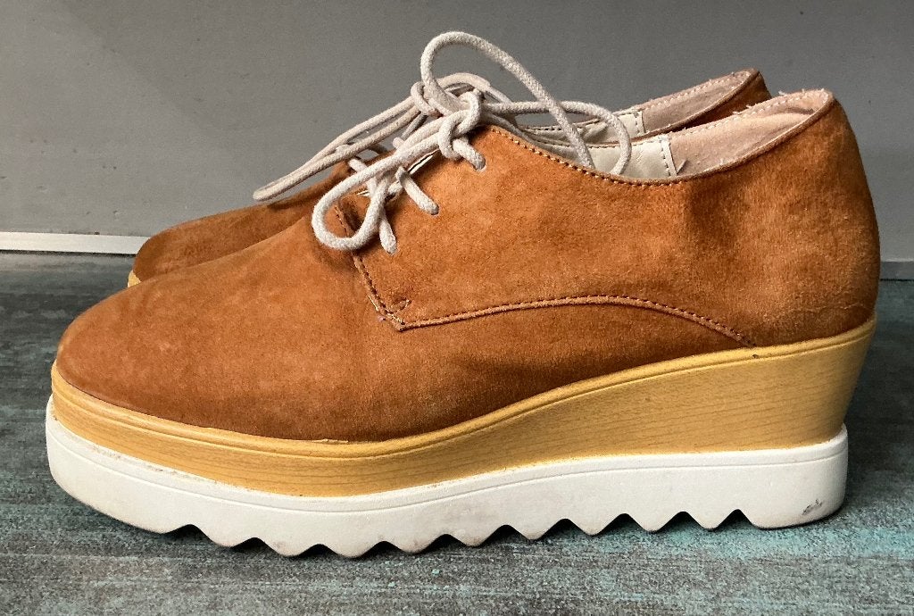 Essentiel Antwerp. Mt 37., Overige kleuren, Ophalen of Verzenden, Essentiel Antwerp, Sneakers of Gympen