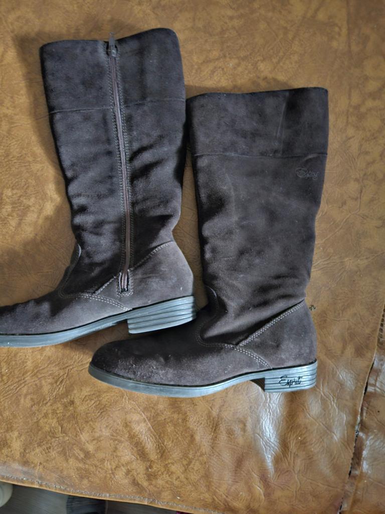 Esprit bruine suède laarzen - Maat 40, Kleding | Dames, Schoenen, Hoge laarzen, Bruin, Ophalen of Verzenden, Gedragen