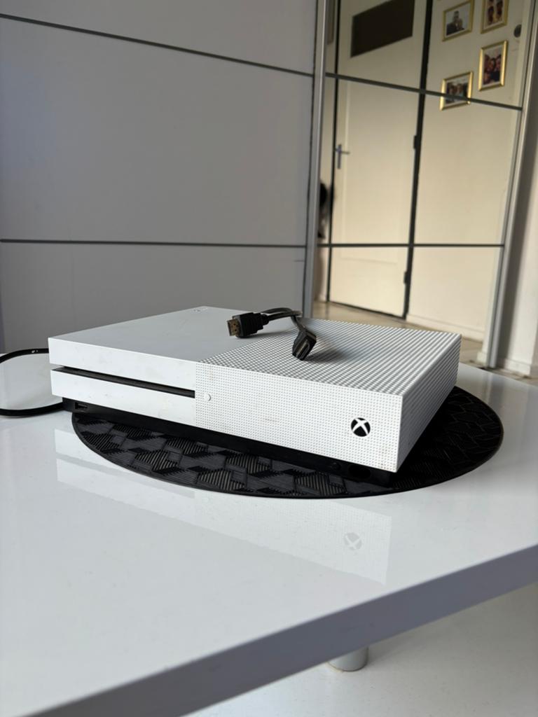 Xbox one s, Ophalen of Verzenden, Zo goed als nieuw, Overige merken