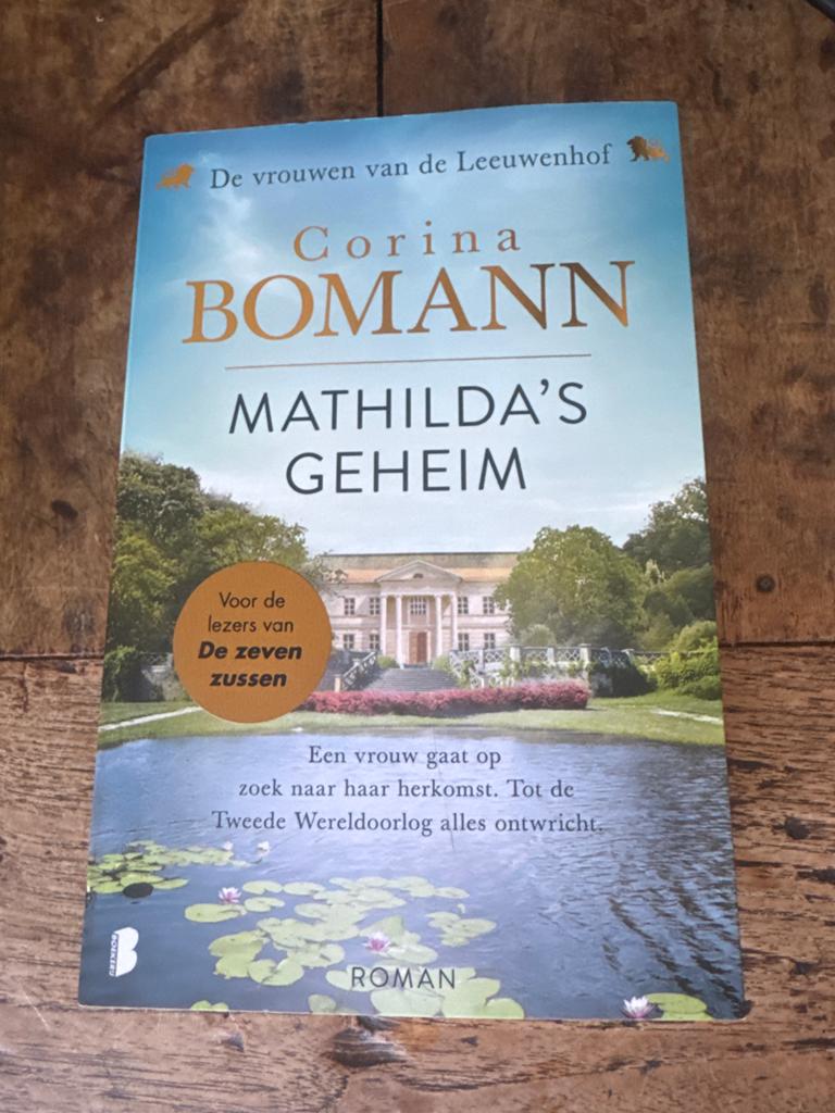 Mathilda's Geheim - Corina Bomann (Roman), Ophalen of Verzenden, Gelezen, Europa overig