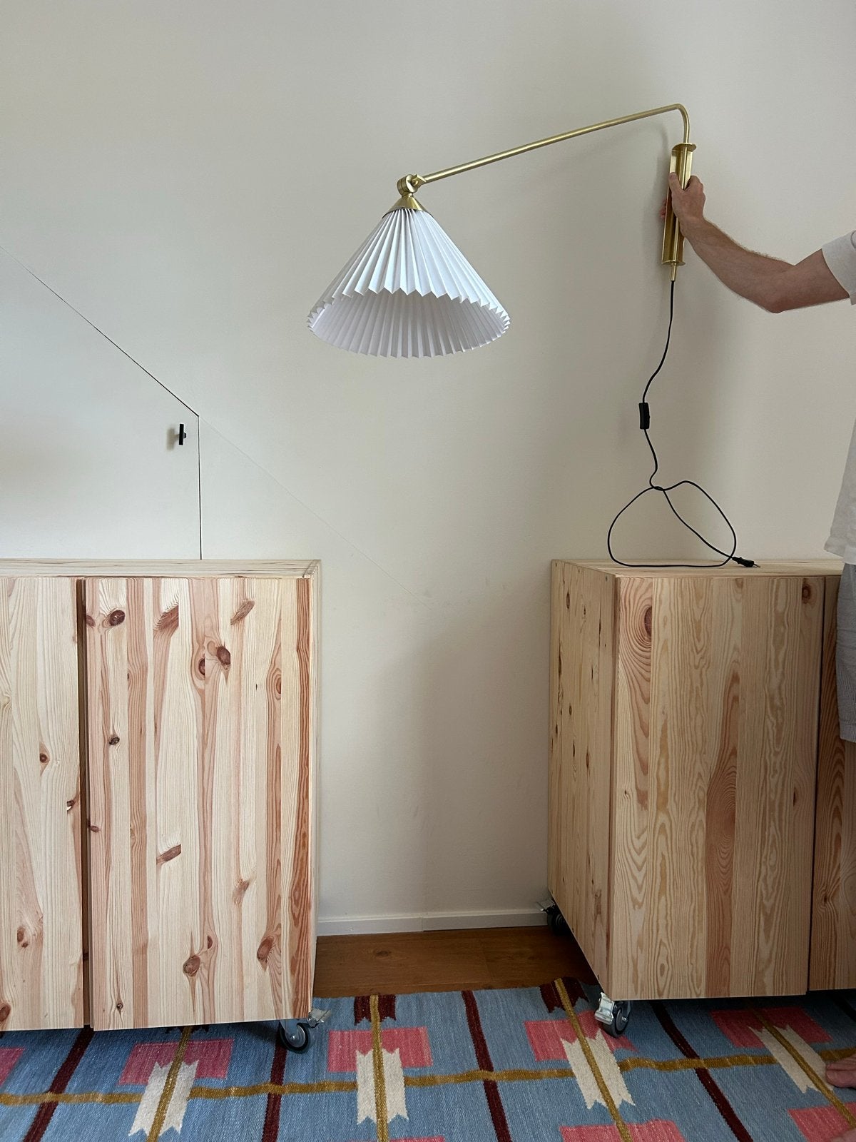H&M Home wandlamp met plissé kap - Messing/Wit, Ophalen, Met snoer/stekker, Nieuw, E27 (groot)