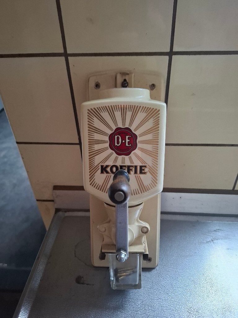 Koffiemolen Douwe egberts, Ophalen