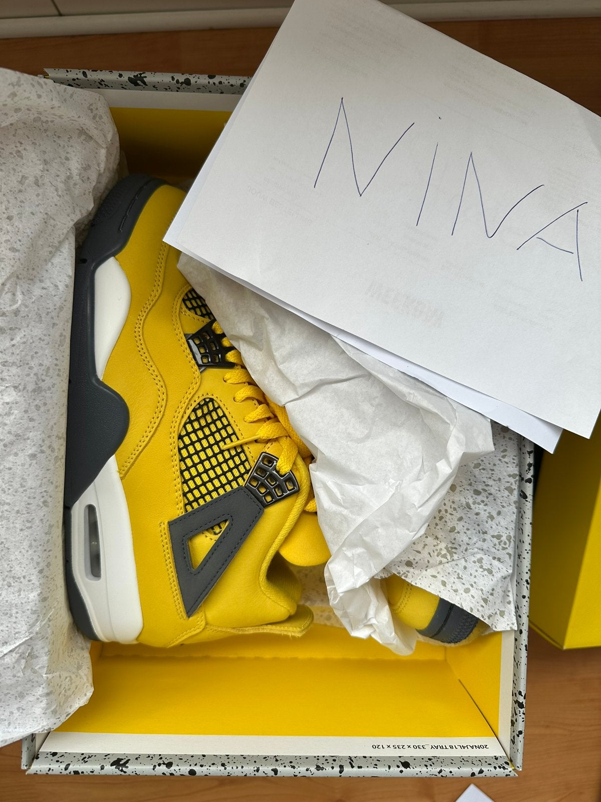 Jordan 4 Lightning, Kleding | Heren, Schoenen, Overige kleuren, Nieuw, Ophalen of Verzenden, Sneakers of Gympen