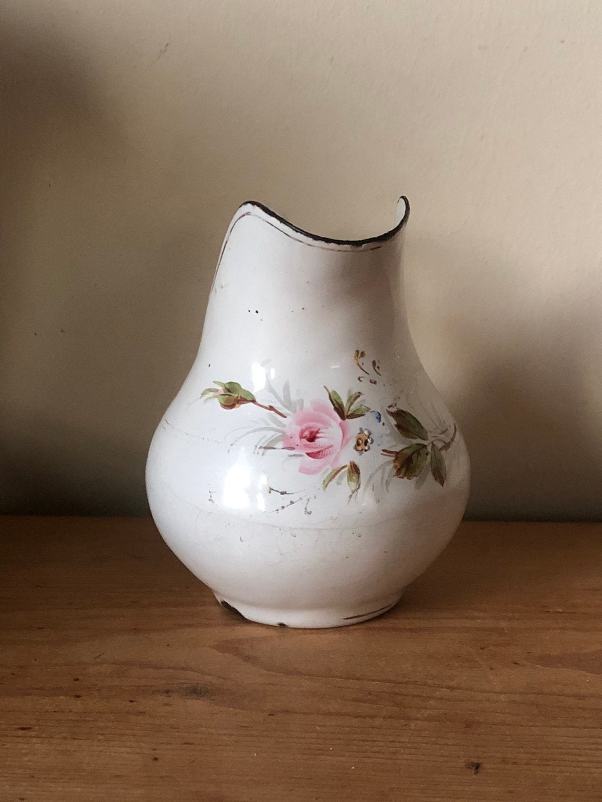 Wit emaille bol melkkannetje met roos motiefje, Ophalen of Verzenden