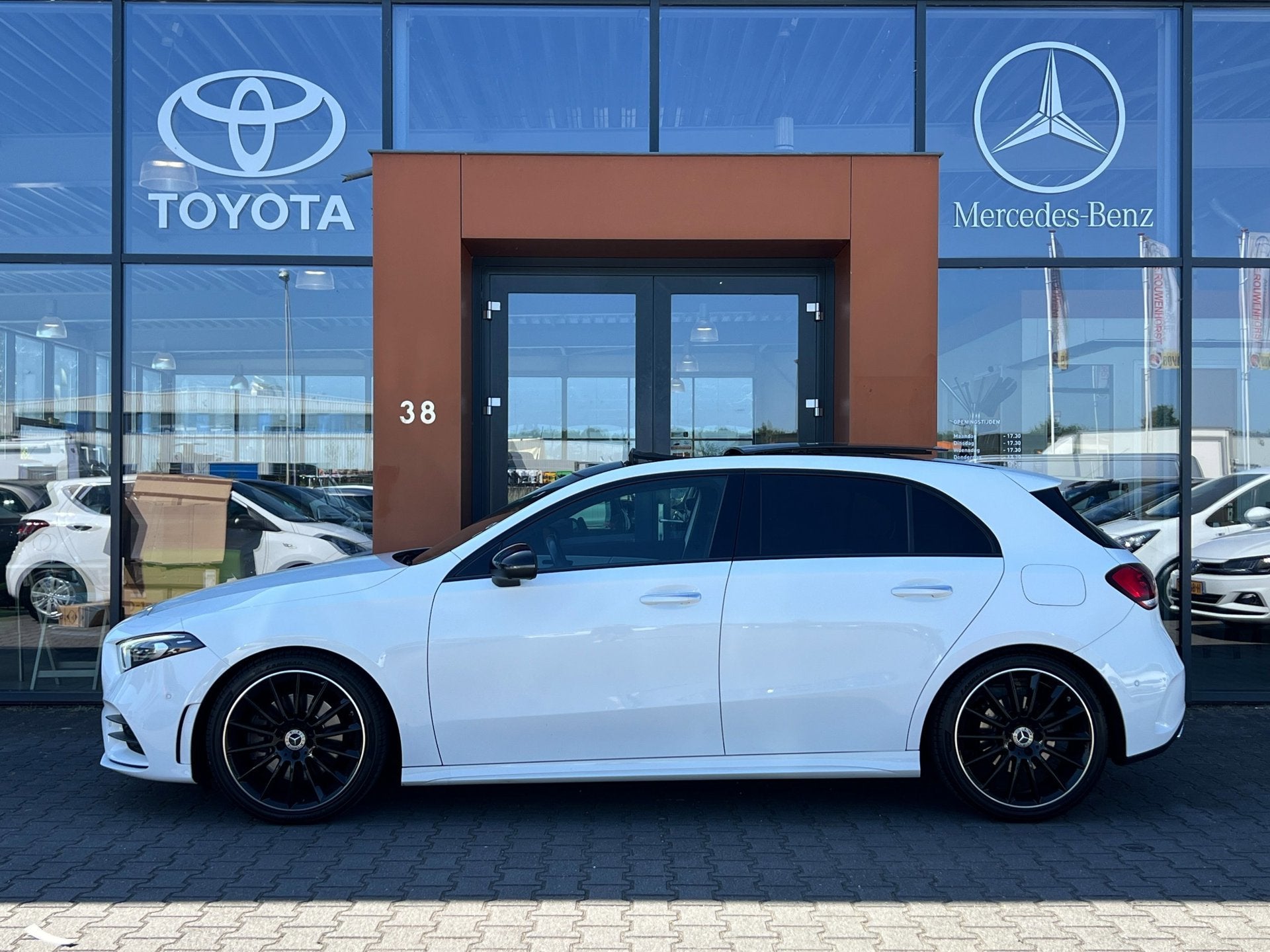 Mercedes-Benz A-klasse 250 4MATIC AUT|Pano|Memory|Sfeer|LED, Automaat, 15 km/l, Euro 6, 4 cilinders
