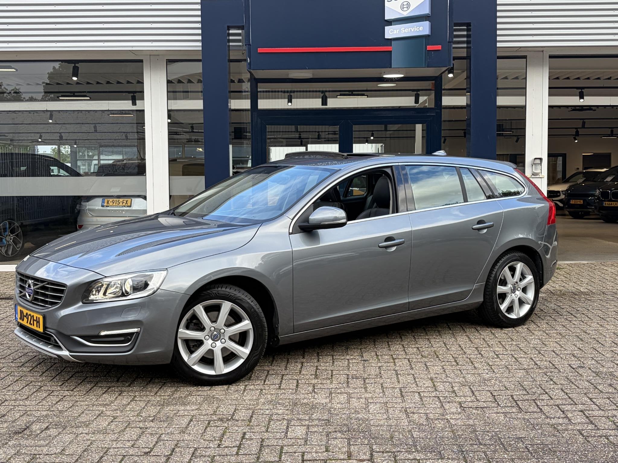 Volvo V60 2.0 T4 Nordic+ / Luxury / NL-Auto / Dealer-Onderho, Auto's, Dealer onderhouden, Gebruikt, Euro 6, 1969 cc