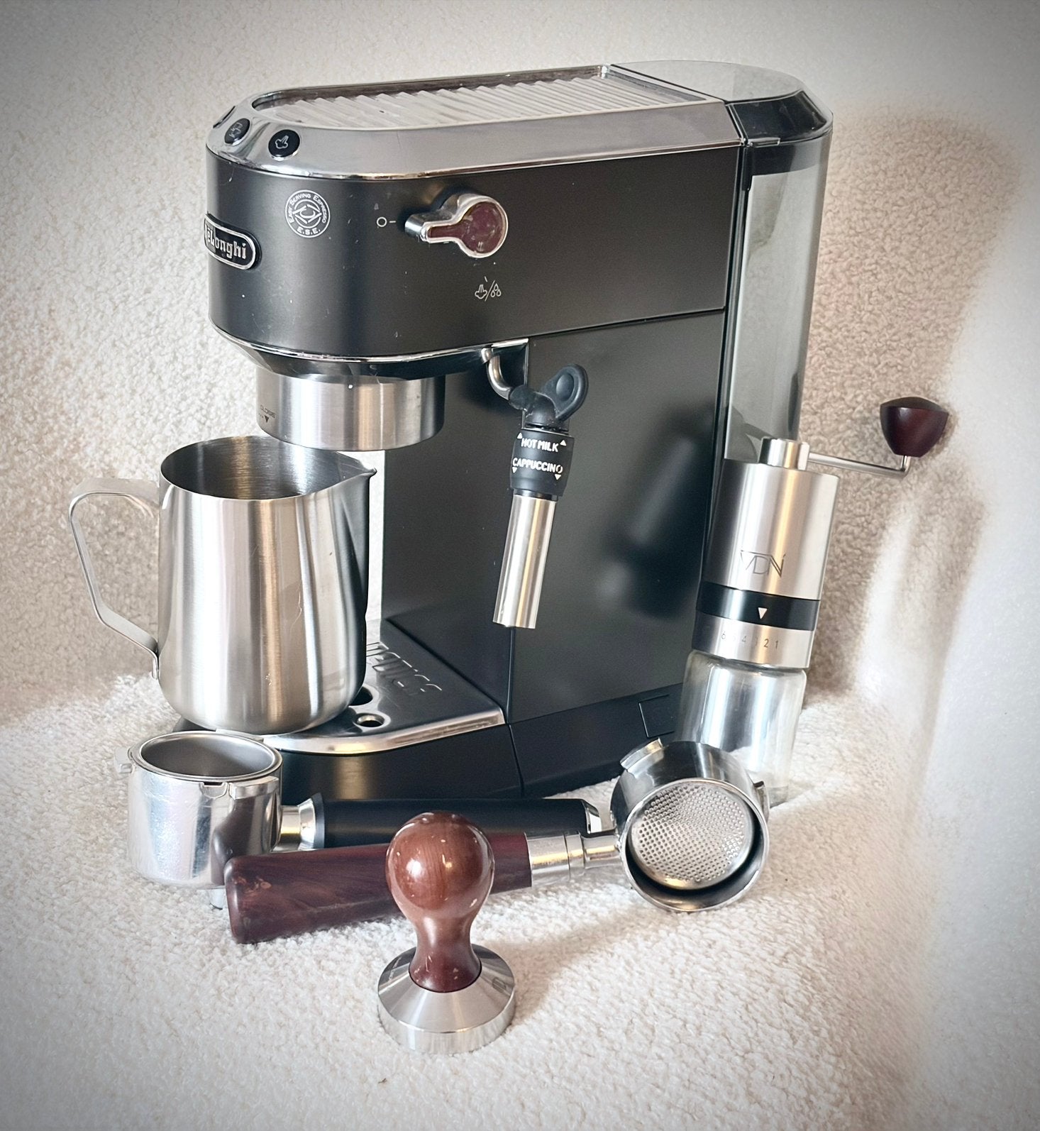 DeLonghi Dedica Style EC 685.BK espressomachine, Ophalen, Zo goed als nieuw, De'Longhi