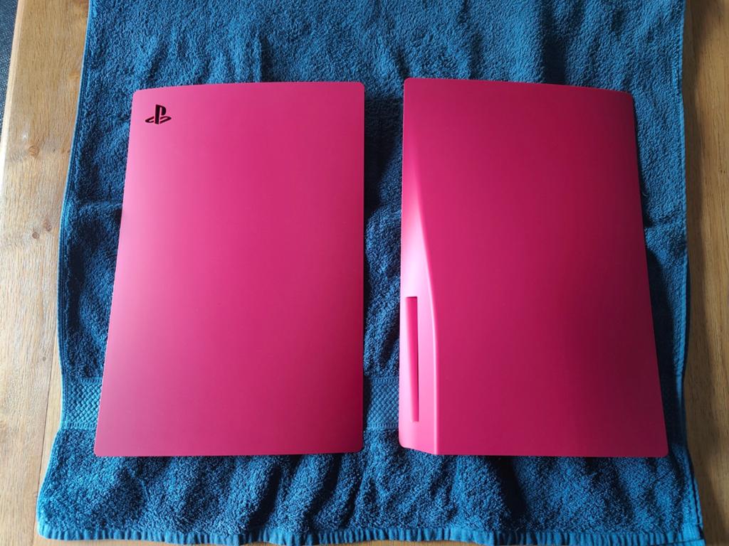 Playstation 5 cosmic red plates disc version, Ophalen of Verzenden, Zo goed als nieuw