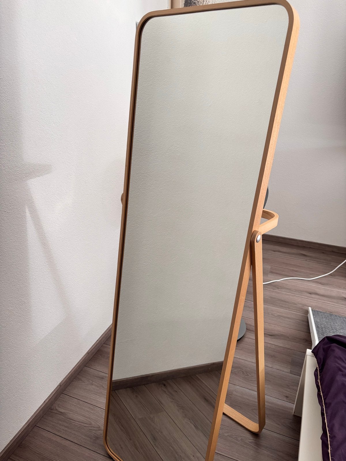 Mooie IKEA IKORNNES staande spiegel, Ophalen, Zo goed als nieuw, 150 tot 200 cm, Rechthoekig
