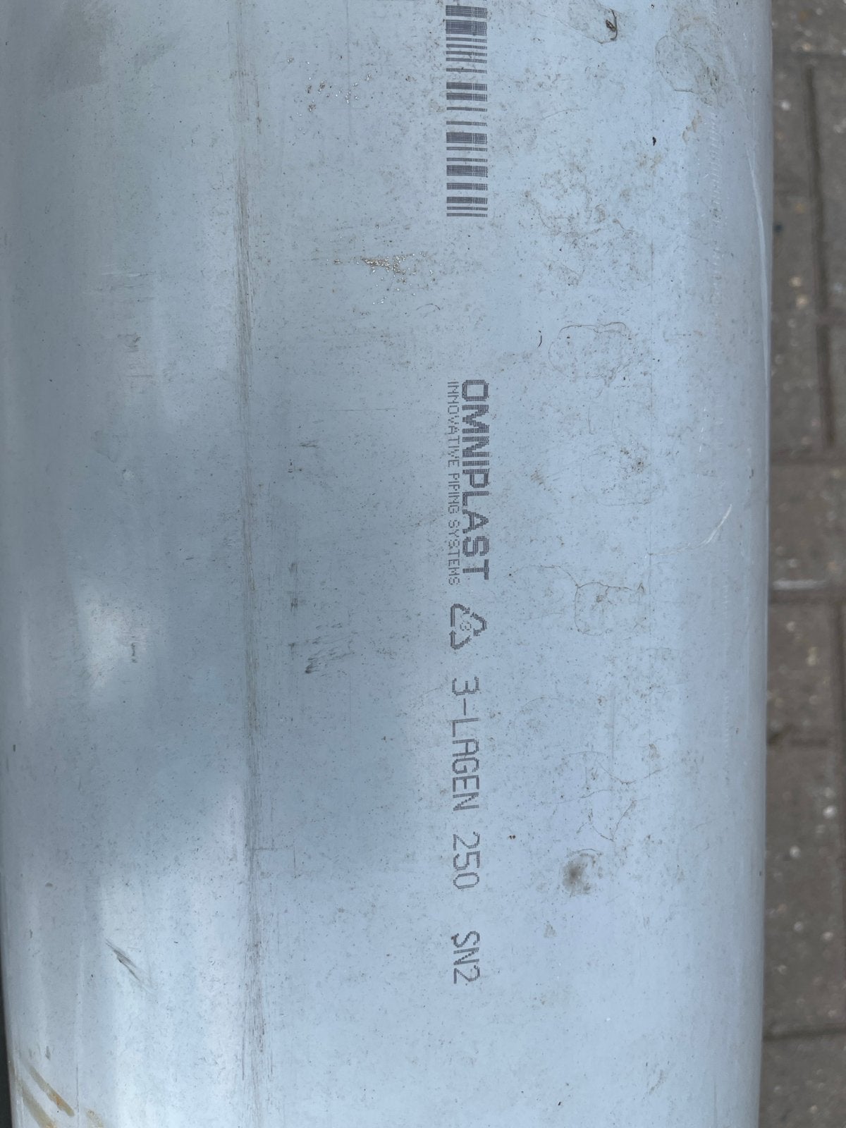 2x PVC afvoerbuis 4,5m1 rond 250mm (1 met mofschade), Doe-het-zelf en Verbouw, Ophalen, Gebruikt, Pvc, 4 tot 6 meter