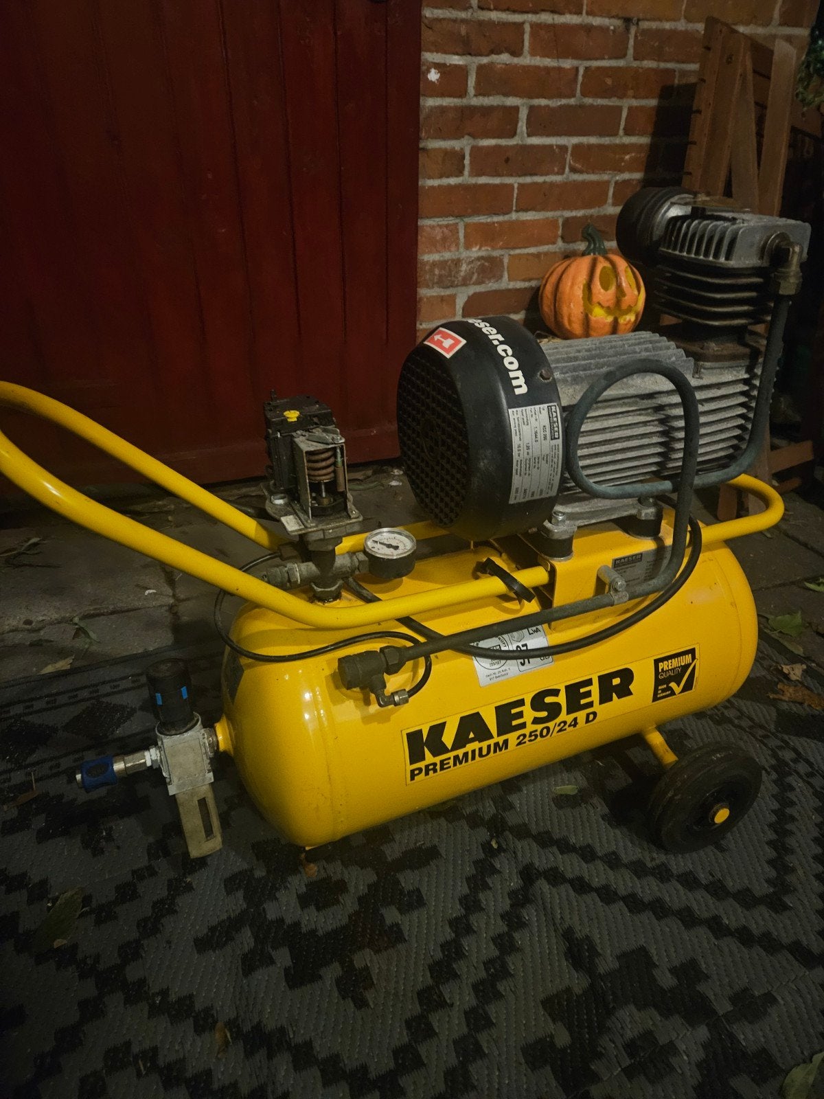 compressor KAESER, model PREMIUM 250/24 D/24 D., Doe-het-zelf en Verbouw, 100 liter of meer, Ophalen, Gebruikt