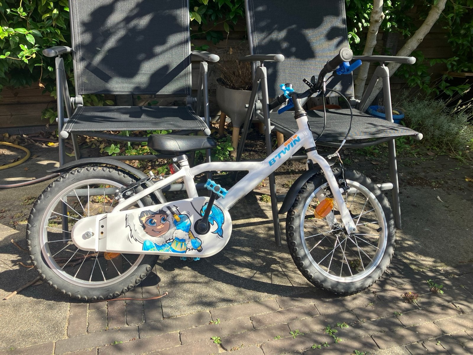 B'TWIN Kinderfiets 16 inch - Wit met blauwe accenten, Ophalen, Gebruikt, Velgrem, 16 tot 20 inch