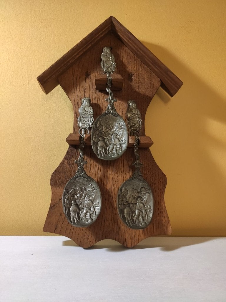 Vintage Tinnen Lepelrek met 3 Jan Steen Sierlepels, Ophalen of Verzenden