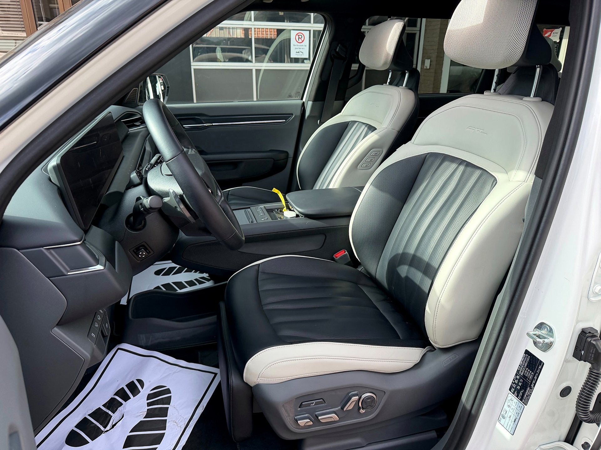 Kia EV9 GT-Line AWD 99.8 kWh | PANO | 6P LOUNGE UITVOERING |, Automaat, Wit, Vierwielaandrijving, SUV of Terreinwagen