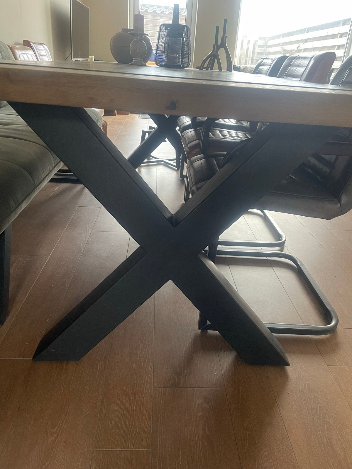 Robuuste eettafel met betonnen blad en metalen onderstel, Huis en Inrichting, Tafels | Eettafels, Ophalen, Gebruikt, Eikenhout