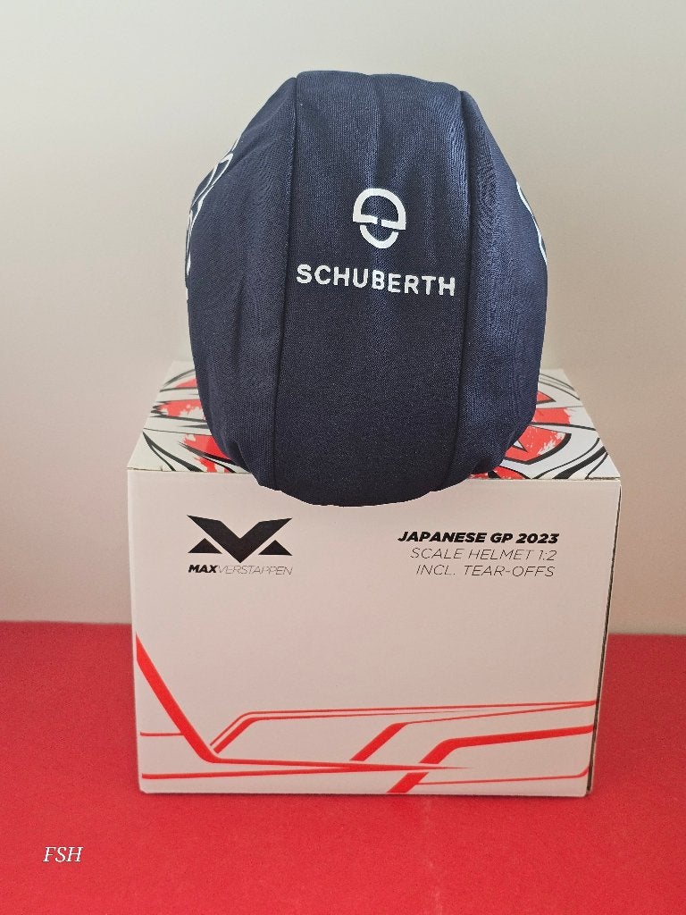 Helm 1:2, Max Verstappen, Winner GP Japan 2023. <GLOEDNIEUW>, Verzamelen, Ophalen of Verzenden, Nieuw, Formule 1