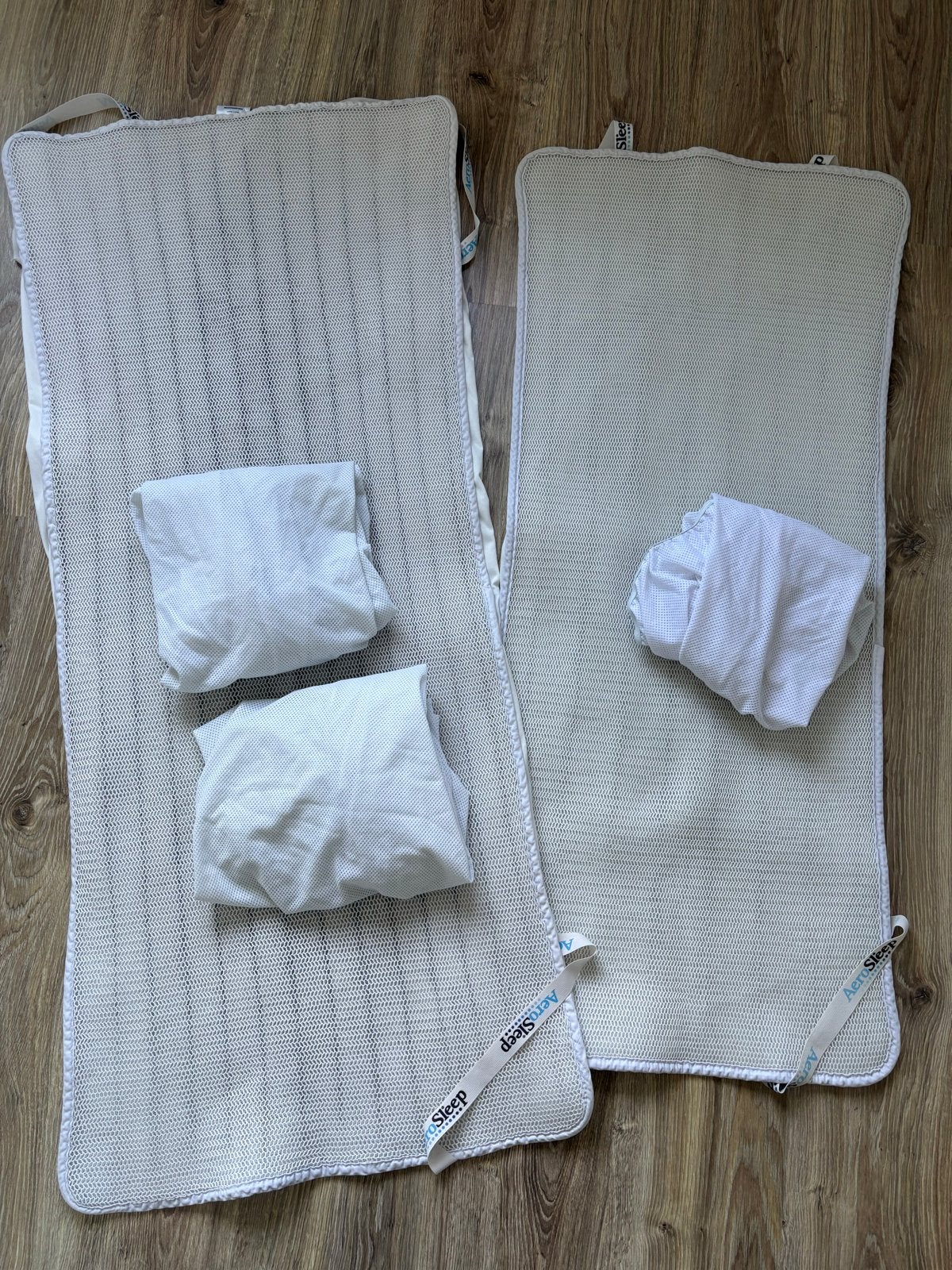 Aerosleep matrasbeschermer en hoeslakens voor wieg/ledikant, Kinderen en Baby's, Kinderkamer | Beddengoed, Gebruikt, Jongetje of Meisje
