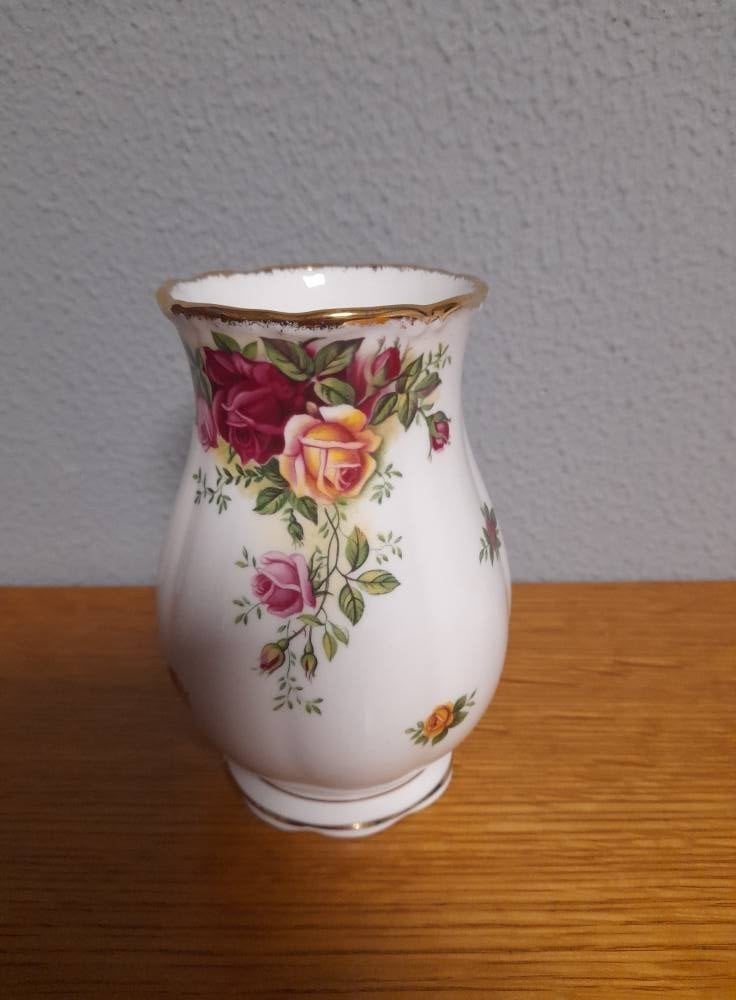 royal albert adv 66 vaasje 12.5 cm hoog, Antiek en Kunst, Ophalen of Verzenden