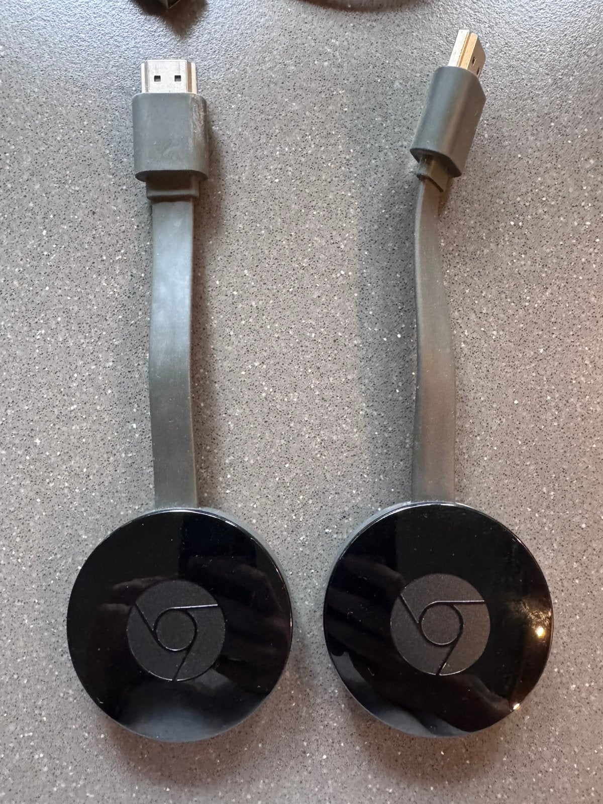 Google Chromecast V2 (2 stuks), Ophalen of Verzenden, Zo goed als nieuw