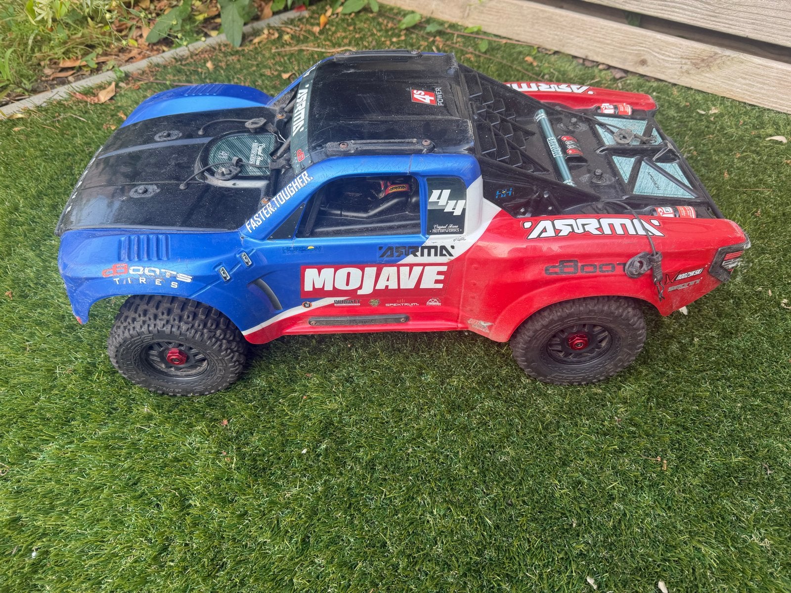 Arrma Mojave 4S met upgrades en 3 Lipo accu's, Elektro, Gebruikt, Auto offroad, Ophalen of Verzenden