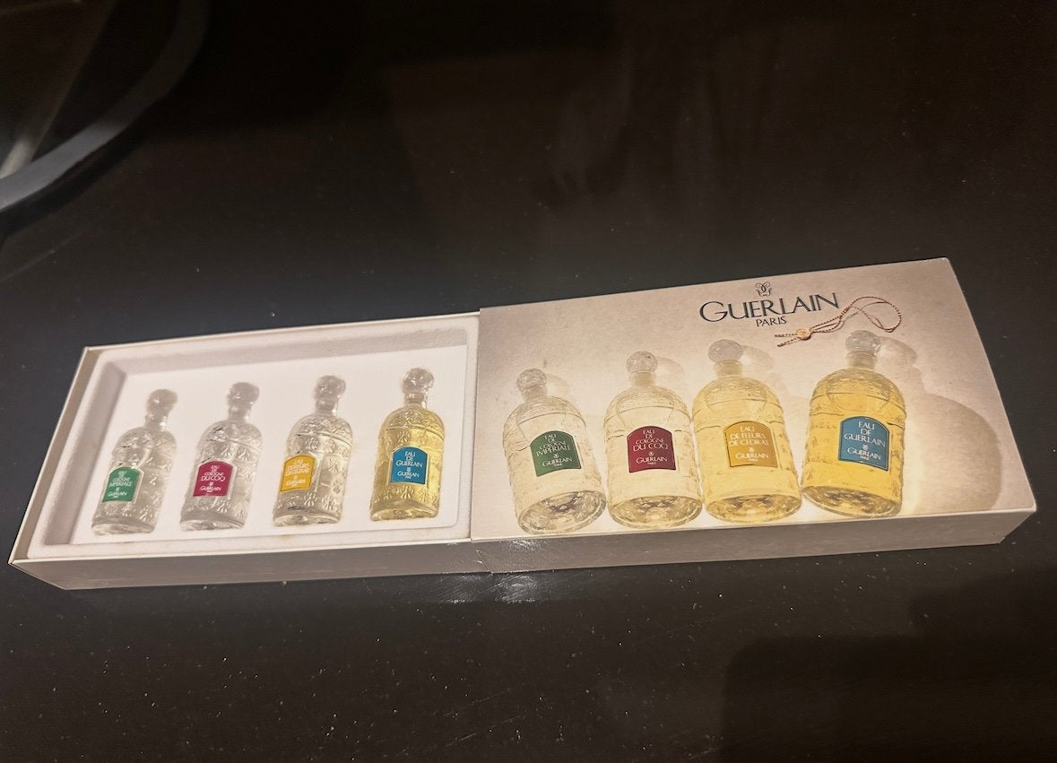 Guerlain vintage miniatuur-box uit 1990 nieuwstaat!, Verzamelen, Ophalen of Verzenden, Zo goed als nieuw, Miniatuur, Gevuld