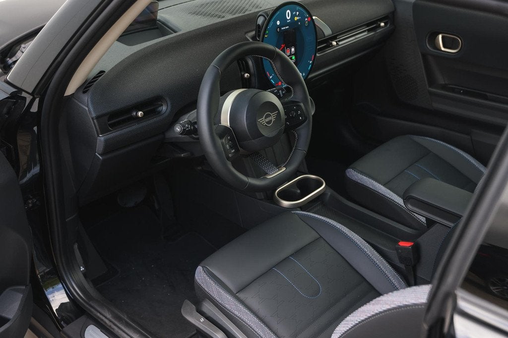 MINI Hatchback Cooper C Automaat / Classic / Pakket M / 17 i, Auto's, Mini, Stof, Stoelverwarming, Zwart, 156 pk